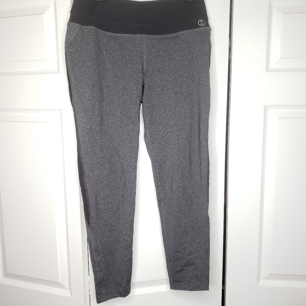 Land's End workout leggings charcoal gray with black side panels size M.